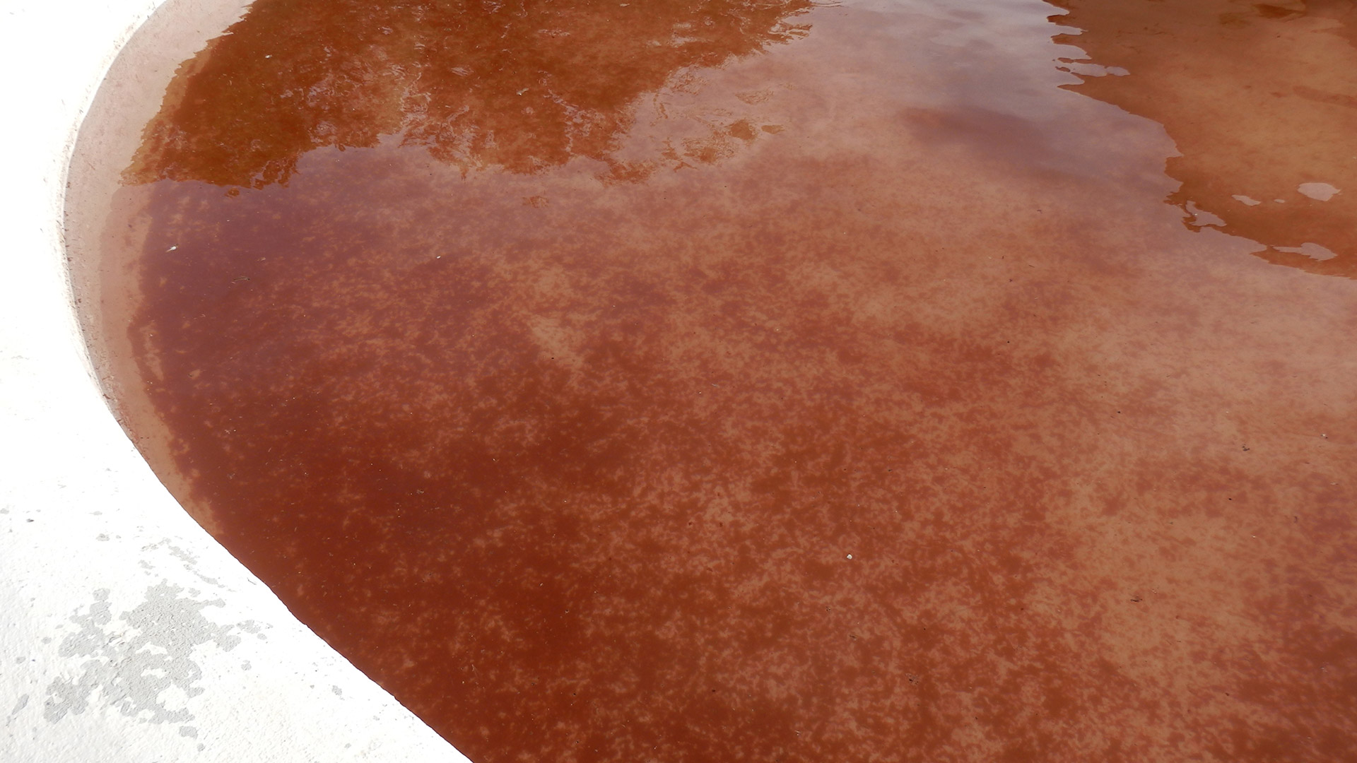 pioggia rossa fontana
