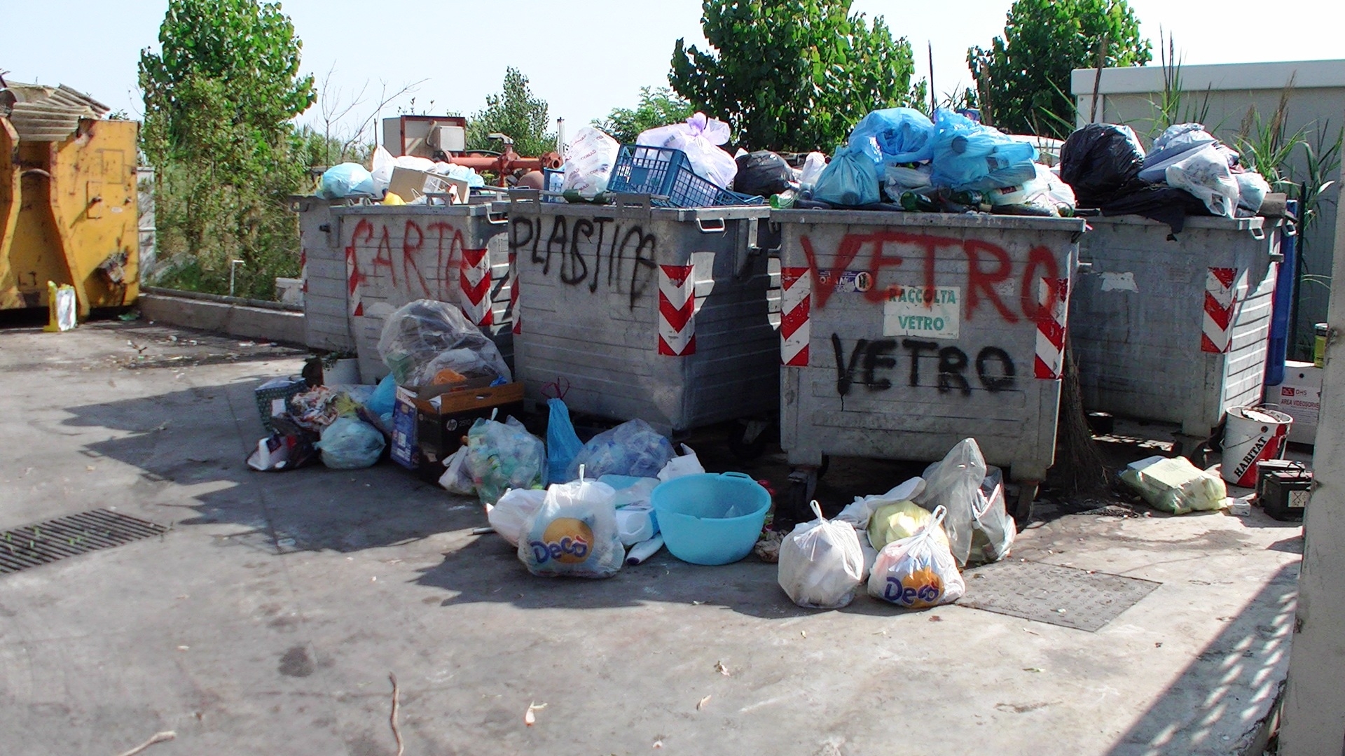 rifiuti lacco ameno