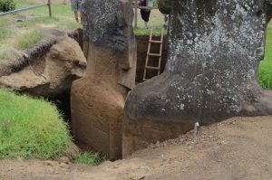 scavi teste moai corpi